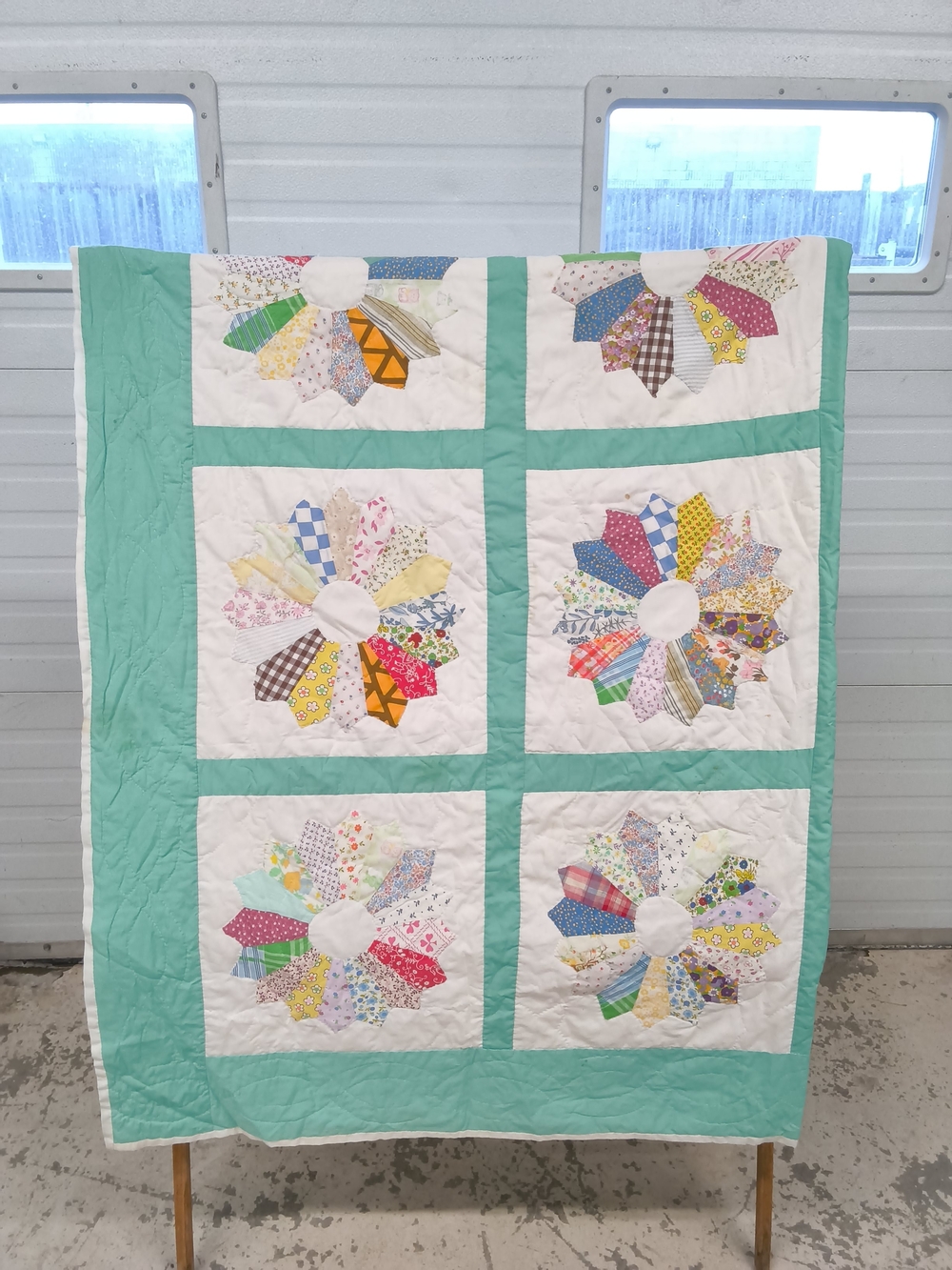 Vintage Dresden Plate Scrappy Quilt "Handmade"